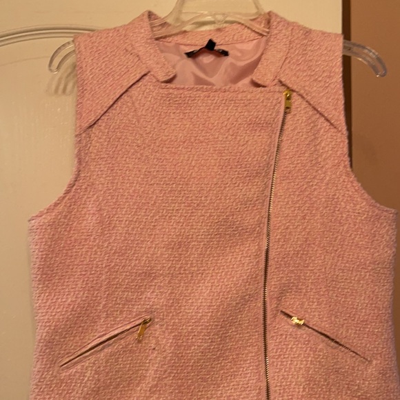Pink vest. - Picture 6 of 6